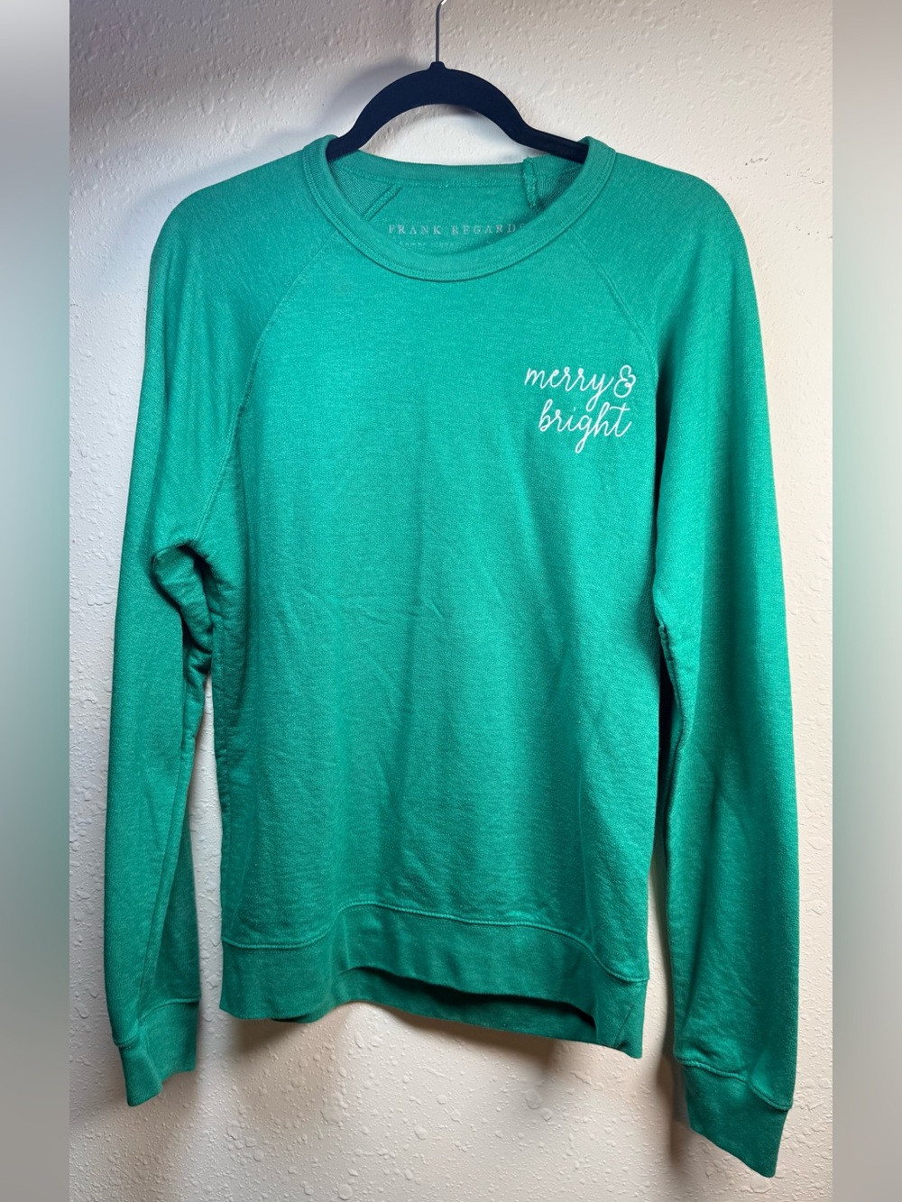 Frank Regards Merry & Bright Embroidered Green Christmas Sweatshirt Holiday - Picture 2 of 9
